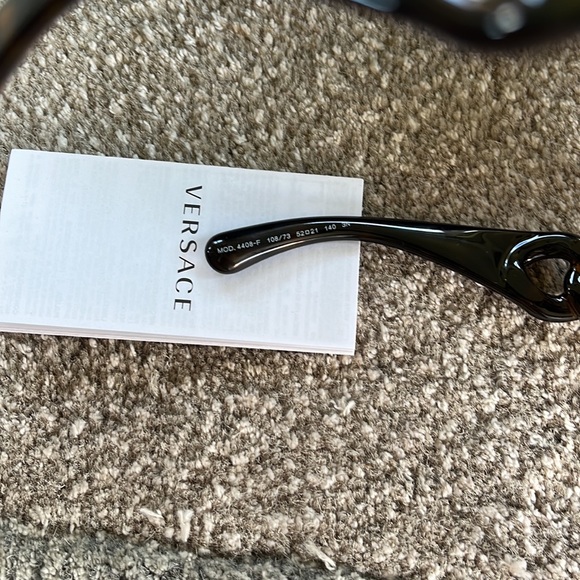 Versace sunglasses - Picture 5 of 6